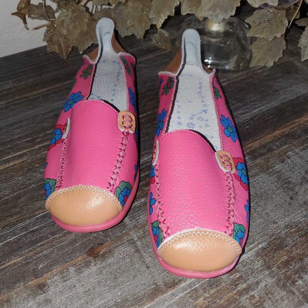 Pink Floral Loafer Sz 8.5 Leather, Round Toe w Cap Cute